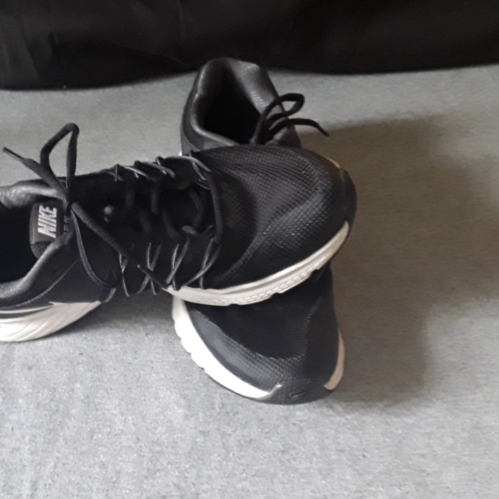 Nike tennis shoes